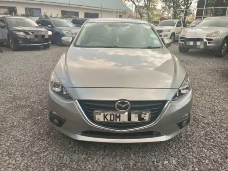 Mazda 3   - 2015