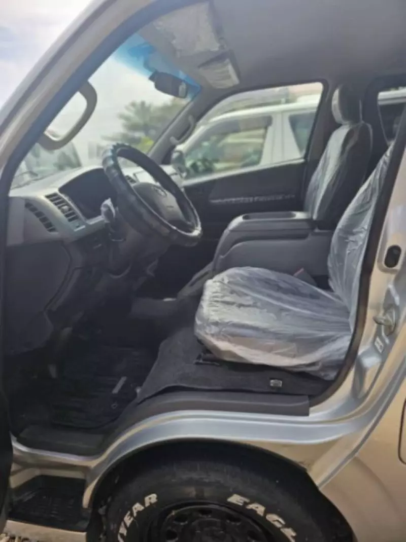 Toyota Hiace   - 2010