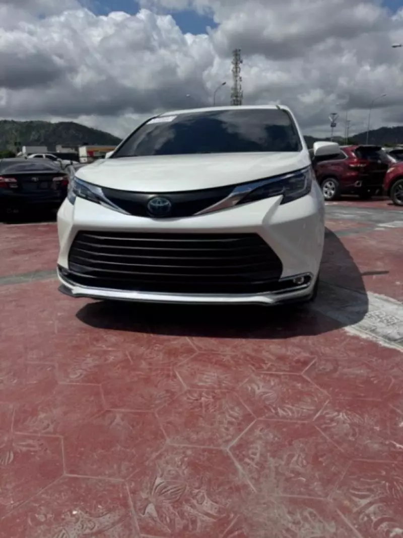 Toyota Sienna   - 2021