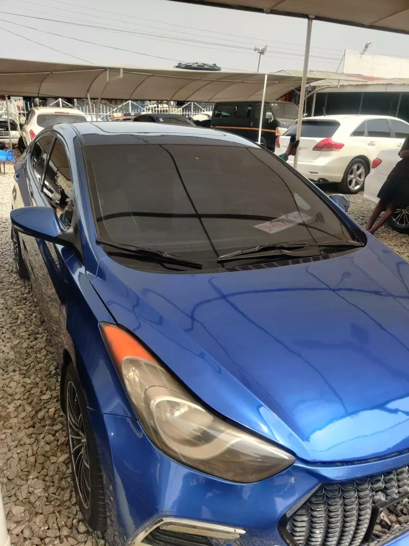 Hyundai Elantra   - 2013