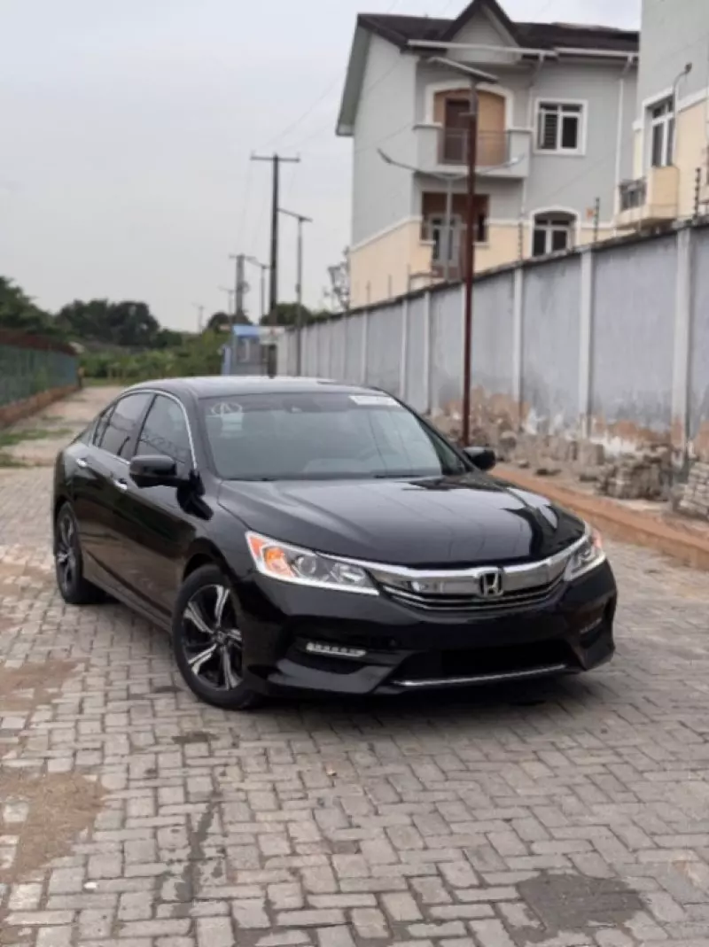 Honda Accord   - 2017