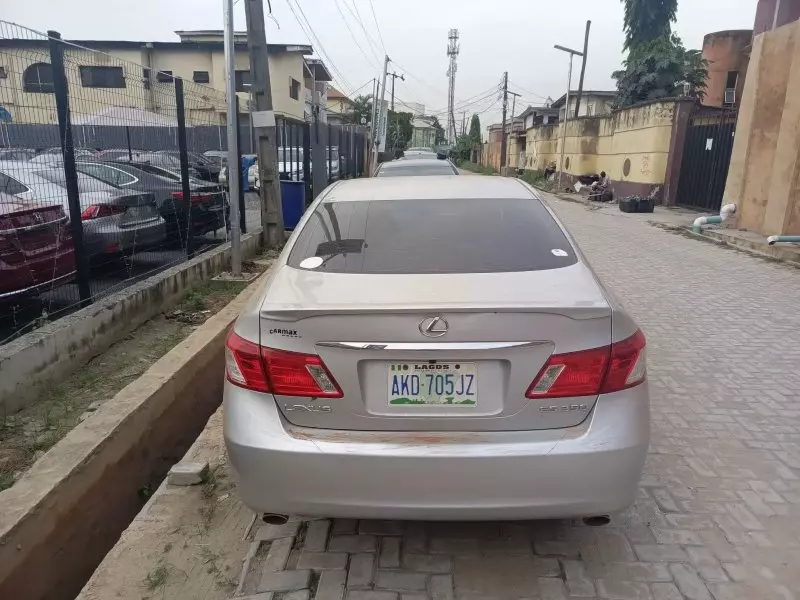 Lexus ES   - 2009