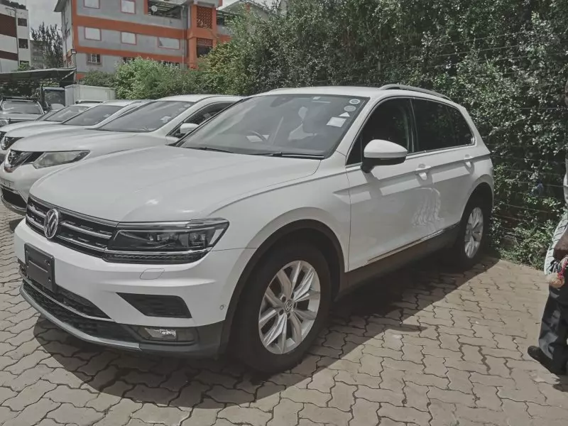 Volkswagen Tiguan   - 2017