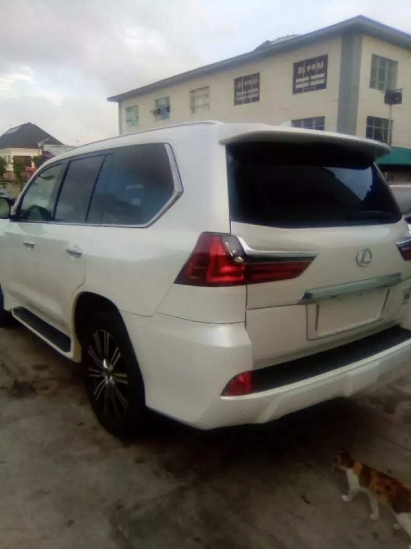 Lexus LX 570   - 2019