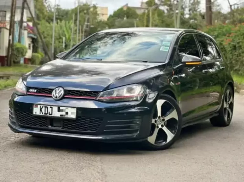 Volkswagen Golf   - 2015