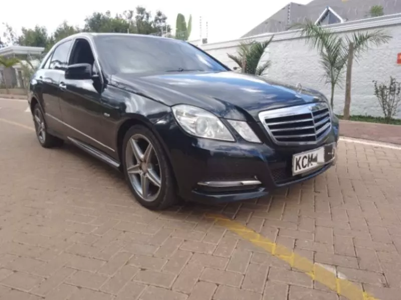 Mercedes-Benz E250   - 2010
