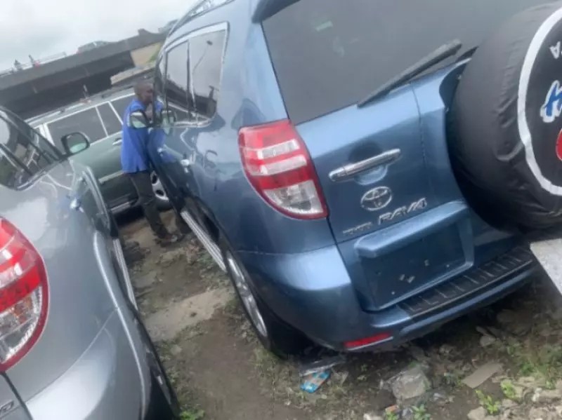 Toyota RAV 4   - 2010