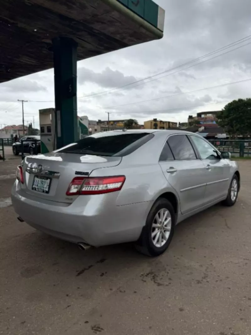Toyota Camry   - 2010