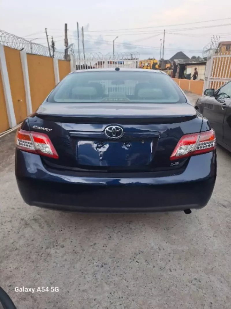 Toyota Camry   - 2010