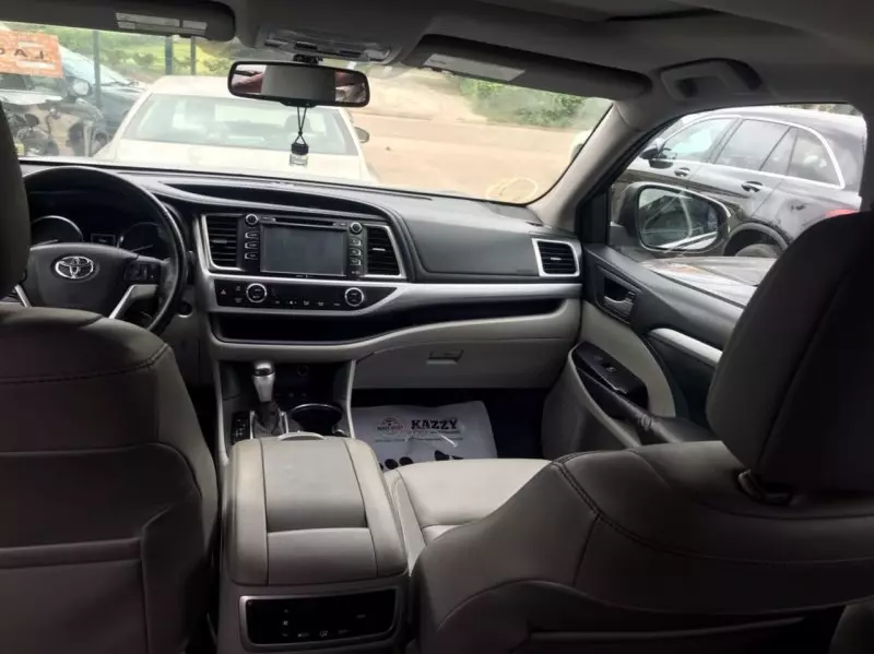 Toyota Highlander   - 2015