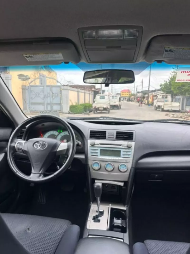 Toyota Camry   - 2009