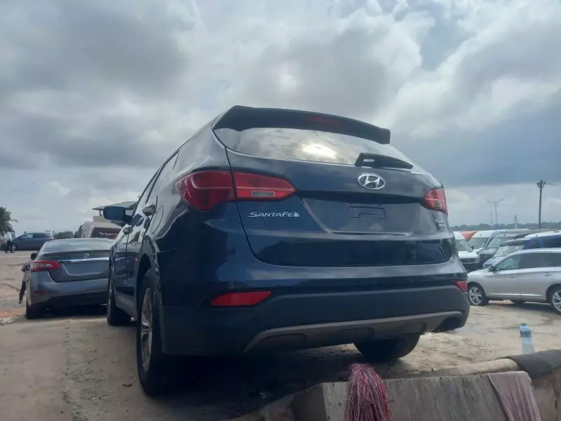 Hyundai Santa Fe   - 2013