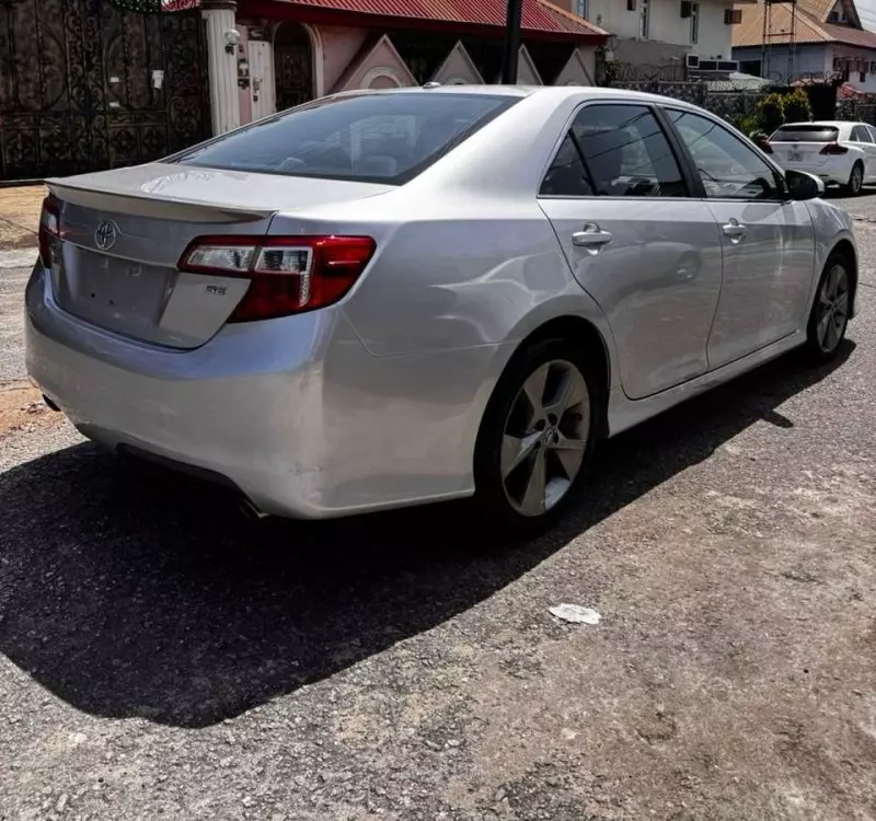 Toyota Camry   - 2013
