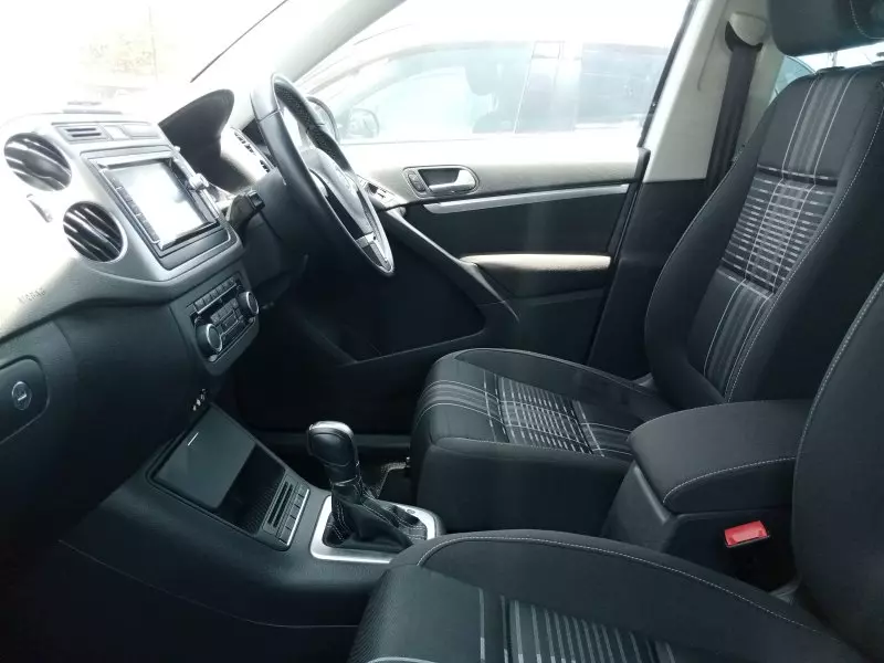 Volkswagen Tiguan   - 2015