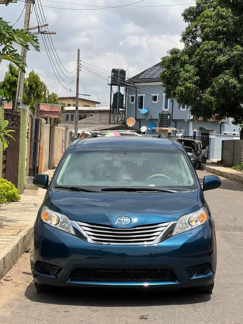 Toyota Sienna   - 2012