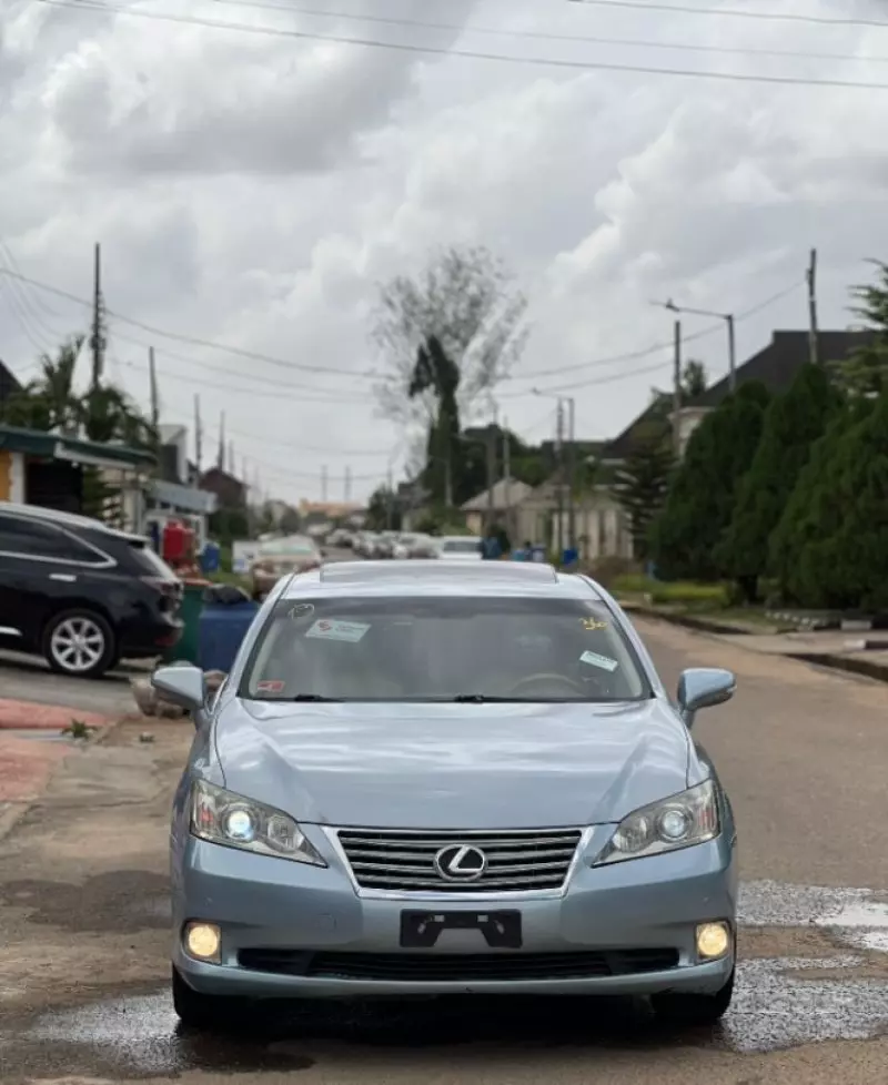 Lexus ES 350   - 2010