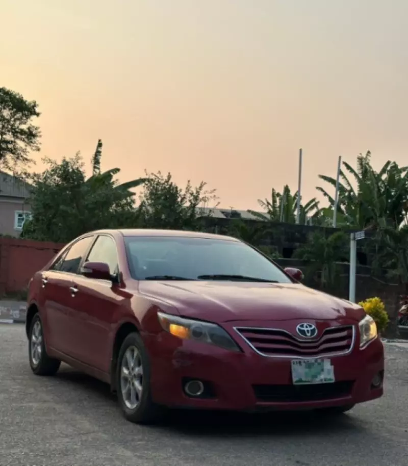 Toyota Camry   - 2010