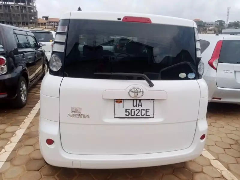 Toyota Sienta