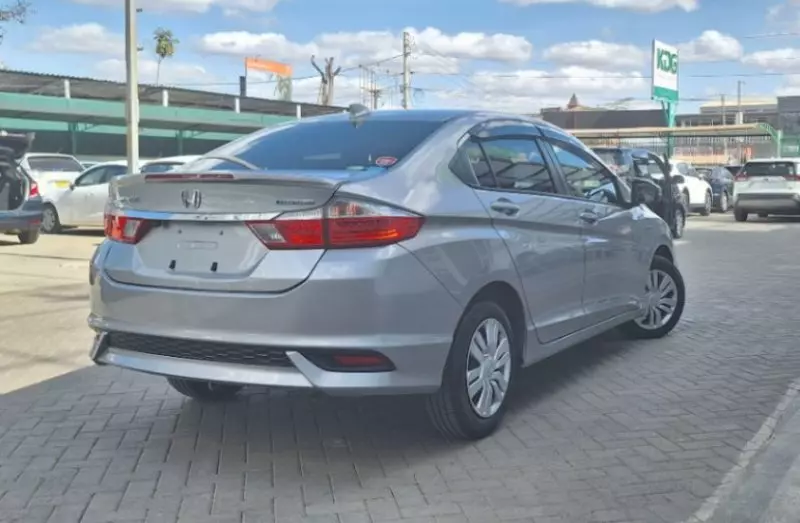 Honda Grace    - 2018