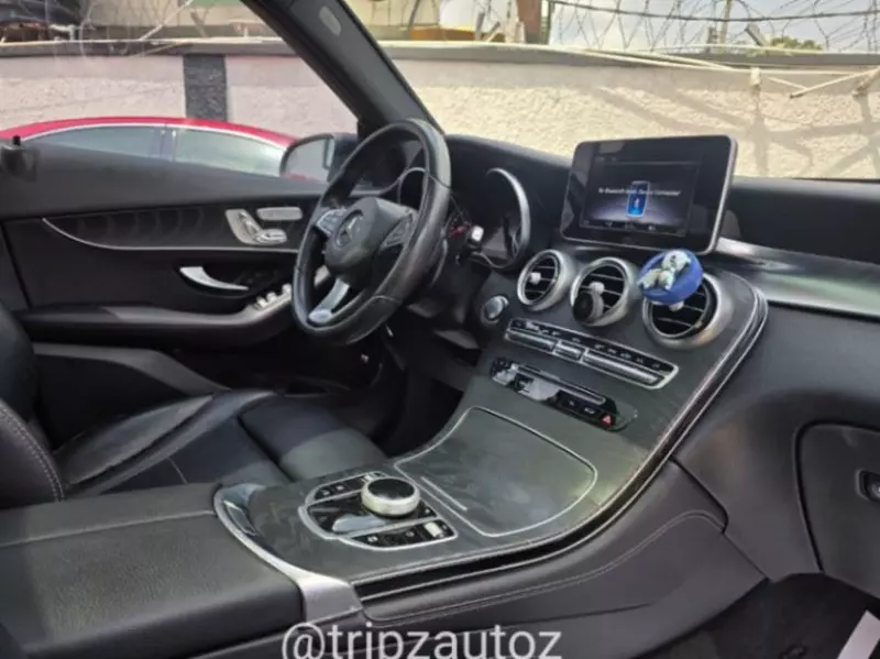 Mercedes-Benz GLC 300   - 2018