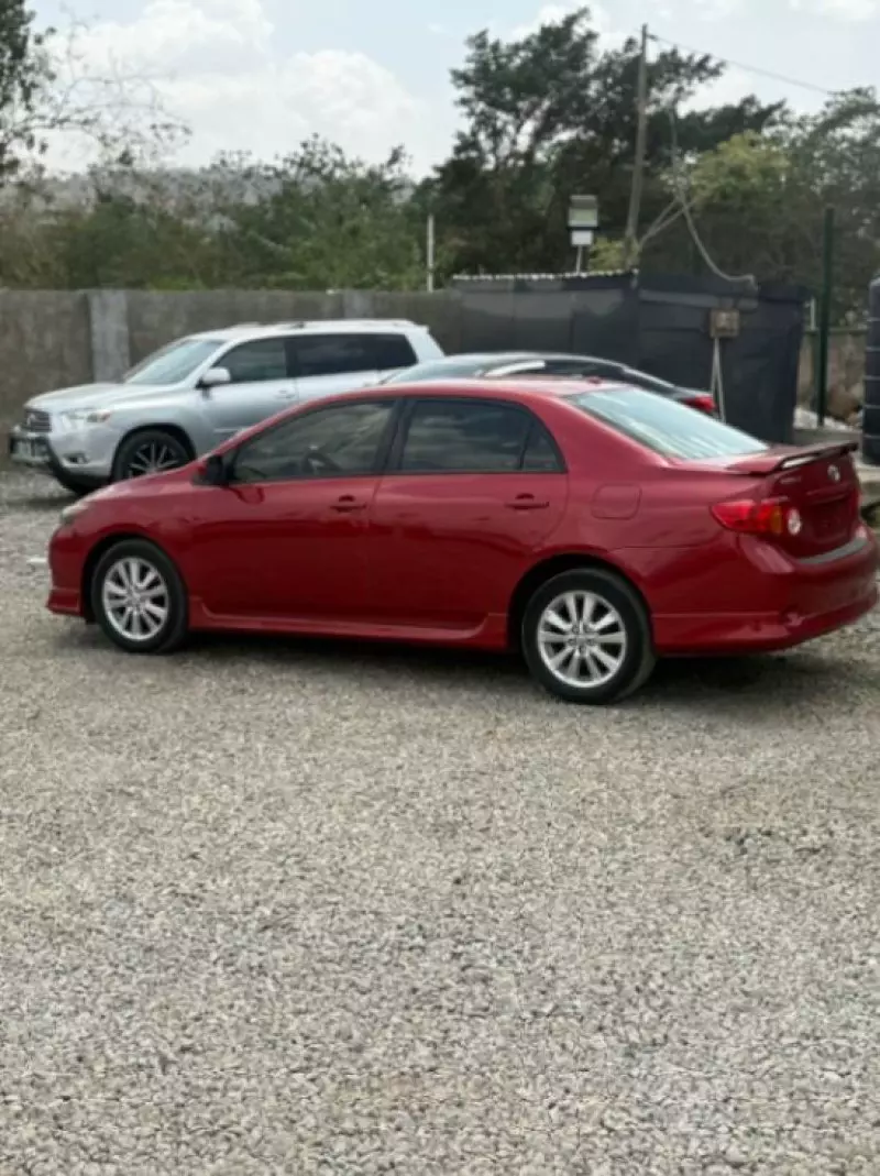 Toyota Corolla   - 2010