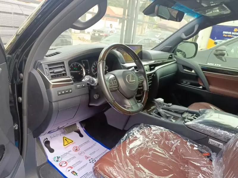 Lexus LX 570   - 2020
