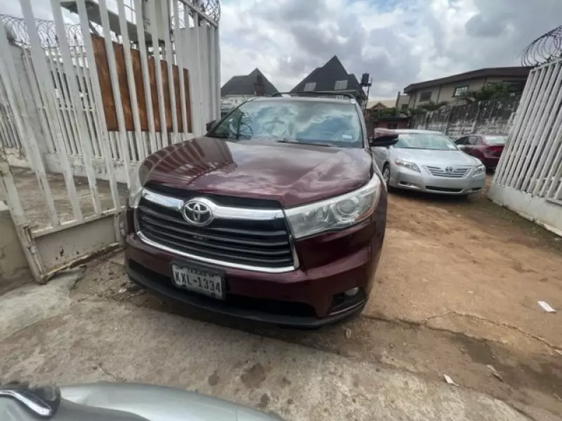 Toyota Highlander   - 2015