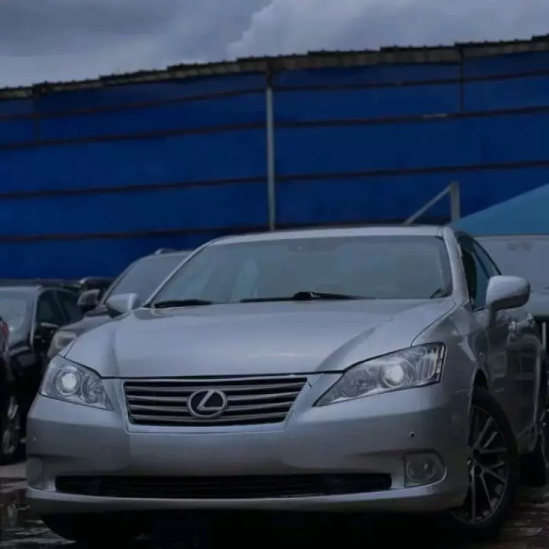 Lexus ES 350   - 2010