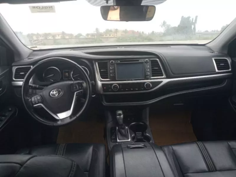 Toyota Highlander   - 2017