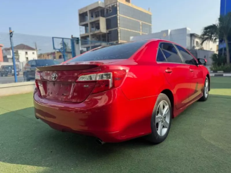 Toyota Camry   - 2014