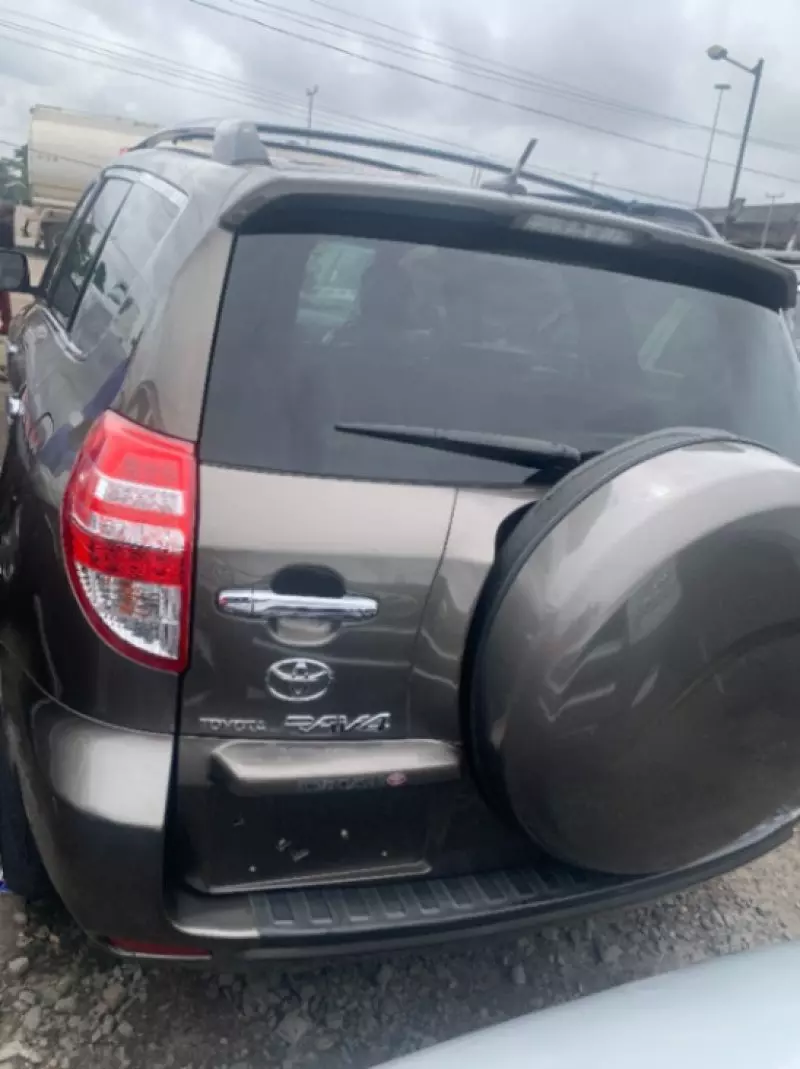 Toyota RAV 4   - 2010