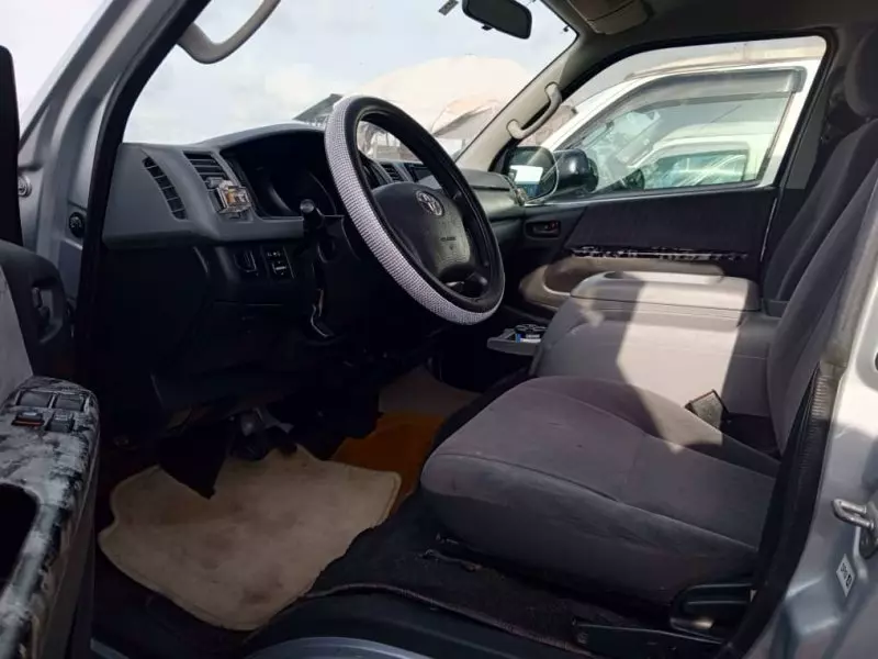Toyota Hiace   - 2012