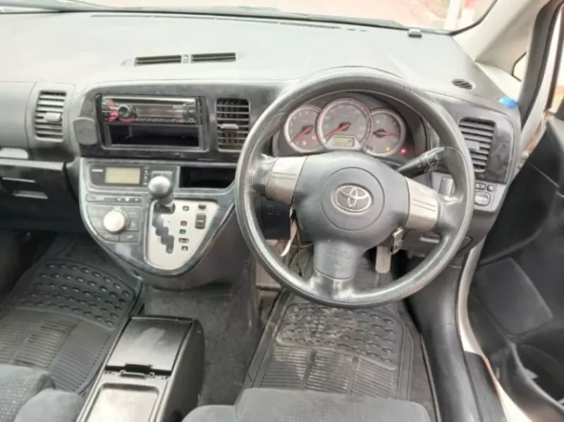 Toyota Wish   - 2005