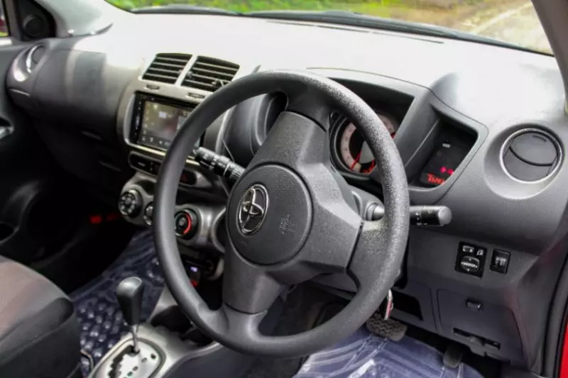 Toyota Ist    - 2014