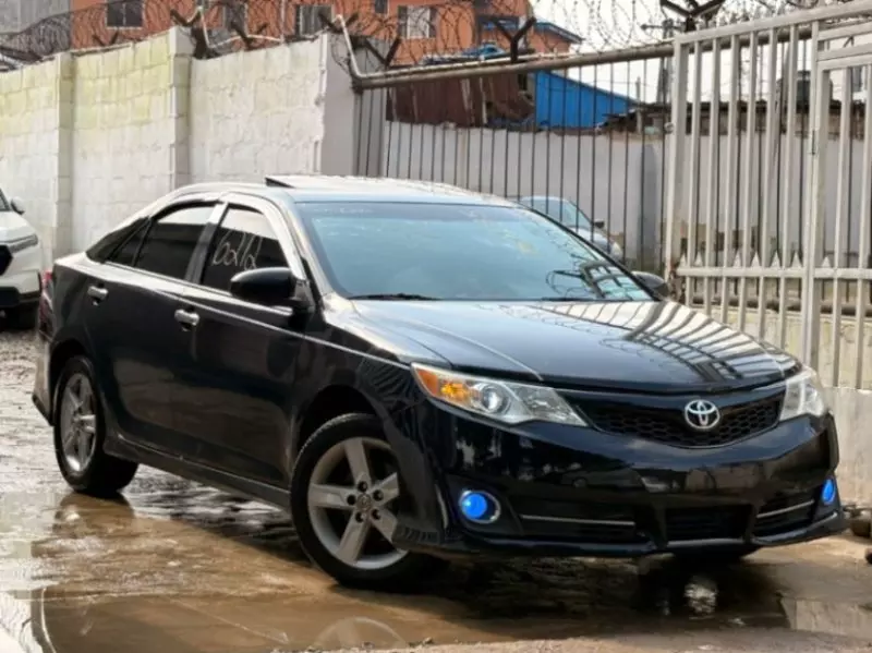 Toyota Camry   - 2012