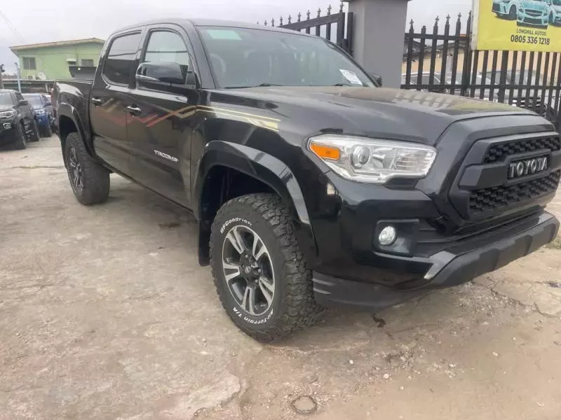 Toyota Tacoma   - 2017