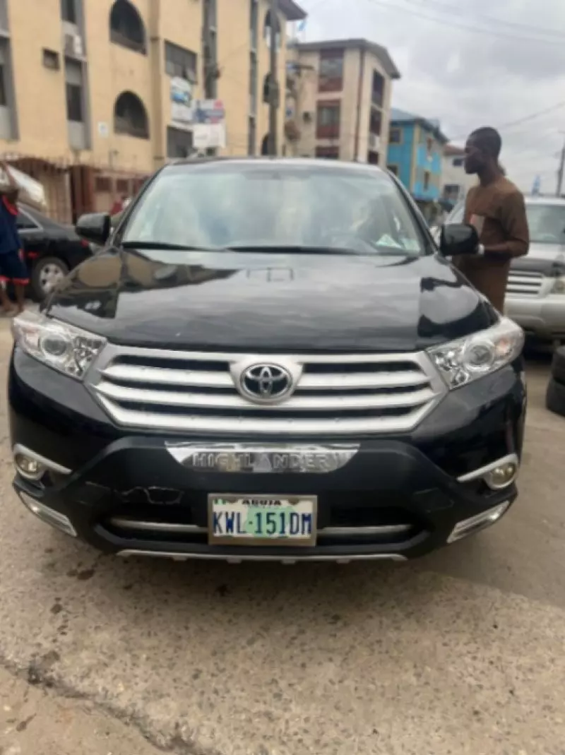 Toyota Highlander   - 2012