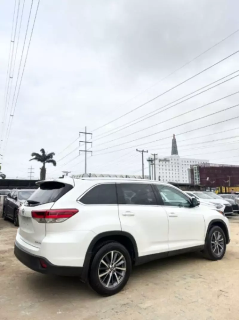 Toyota Highlander   - 2017