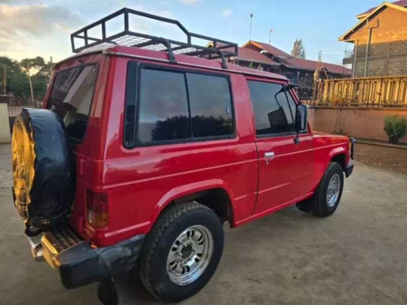 Mitsubishi Pajero   - 1989