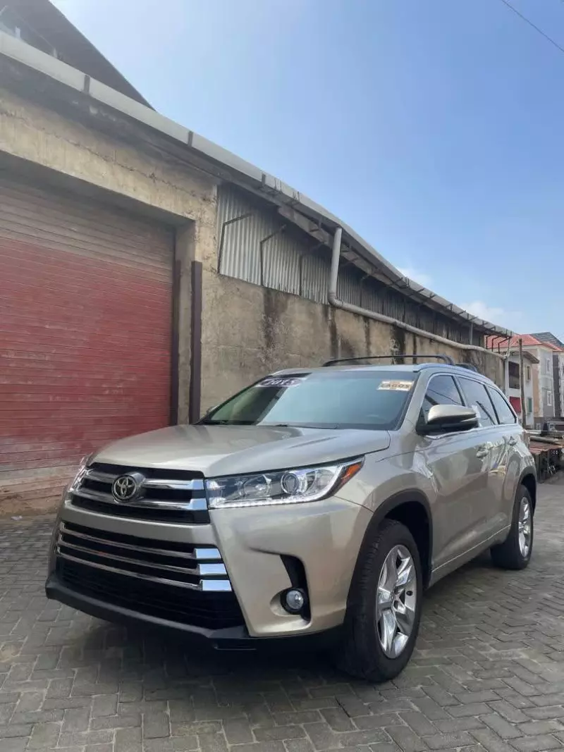 Toyota Highlander   - 2015