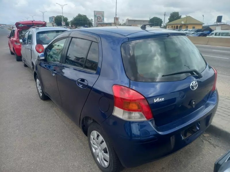 Toyota Vitz   - 2011