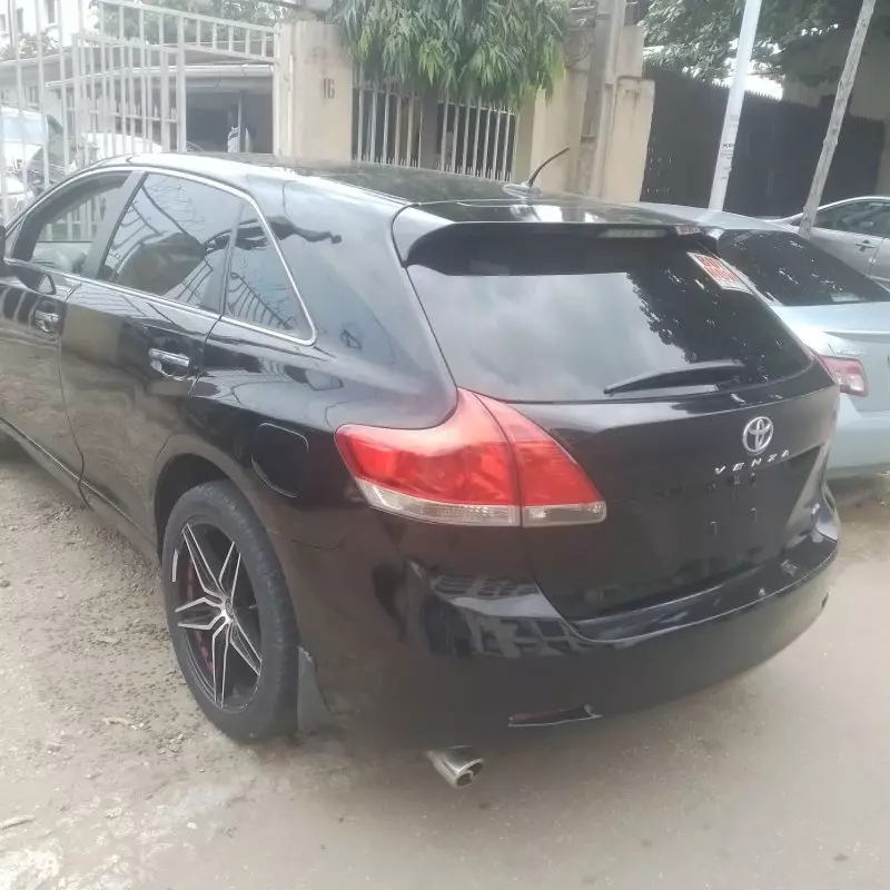 Toyota Venza   - 2011
