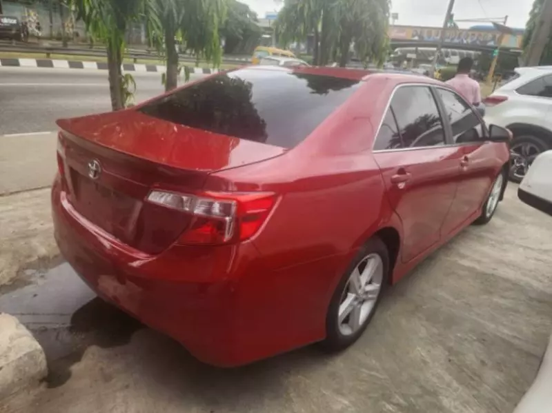 Toyota Camry   - 2014