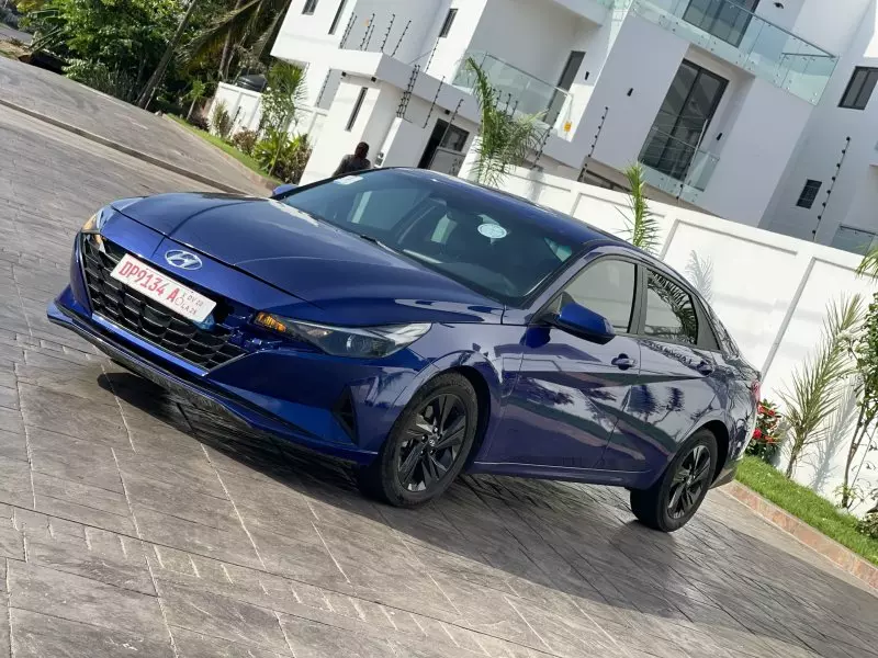 Hyundai Elantra   - 2021