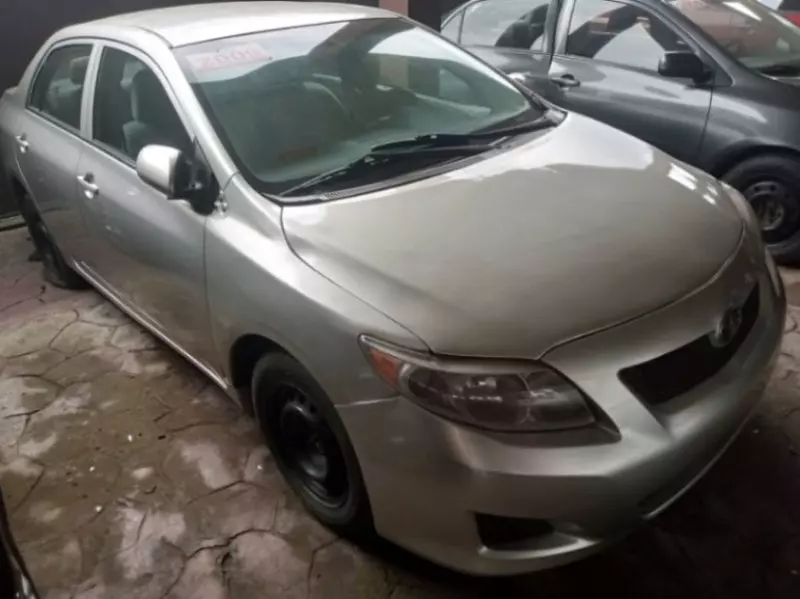 Toyota Corolla   - 2009