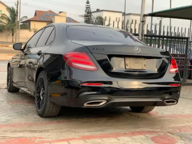 Mercedes-Benz E 300   - 2018