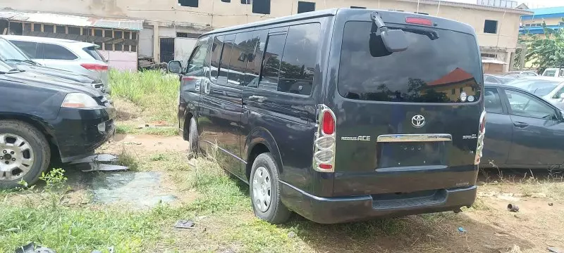 Toyota Hiace   - 2013