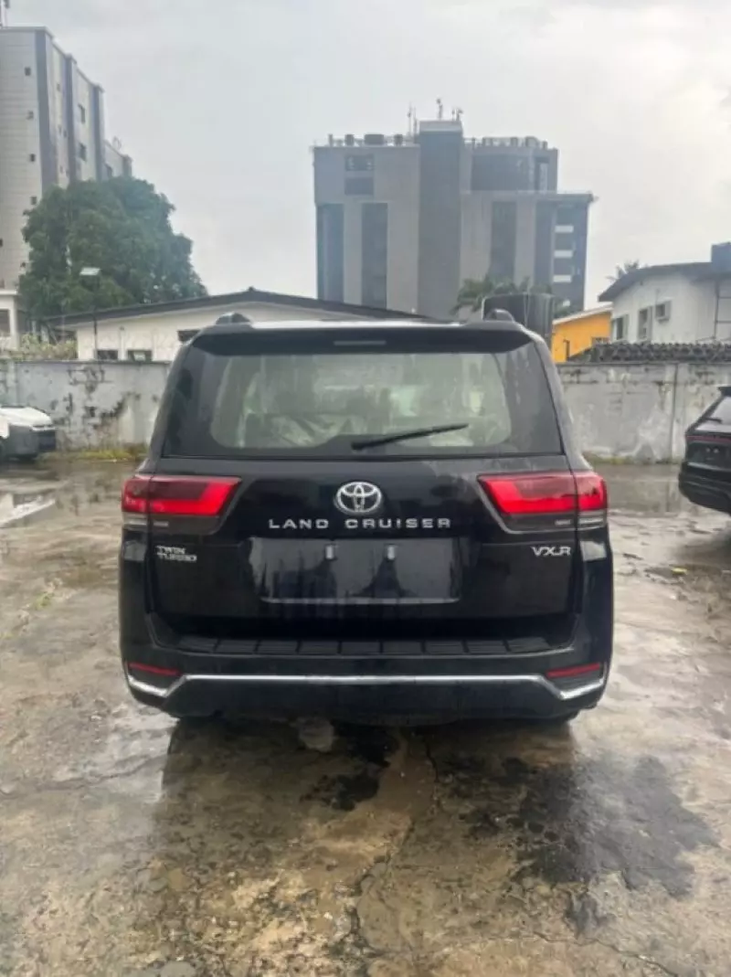 Toyota LAND CRUISER 300 LC300