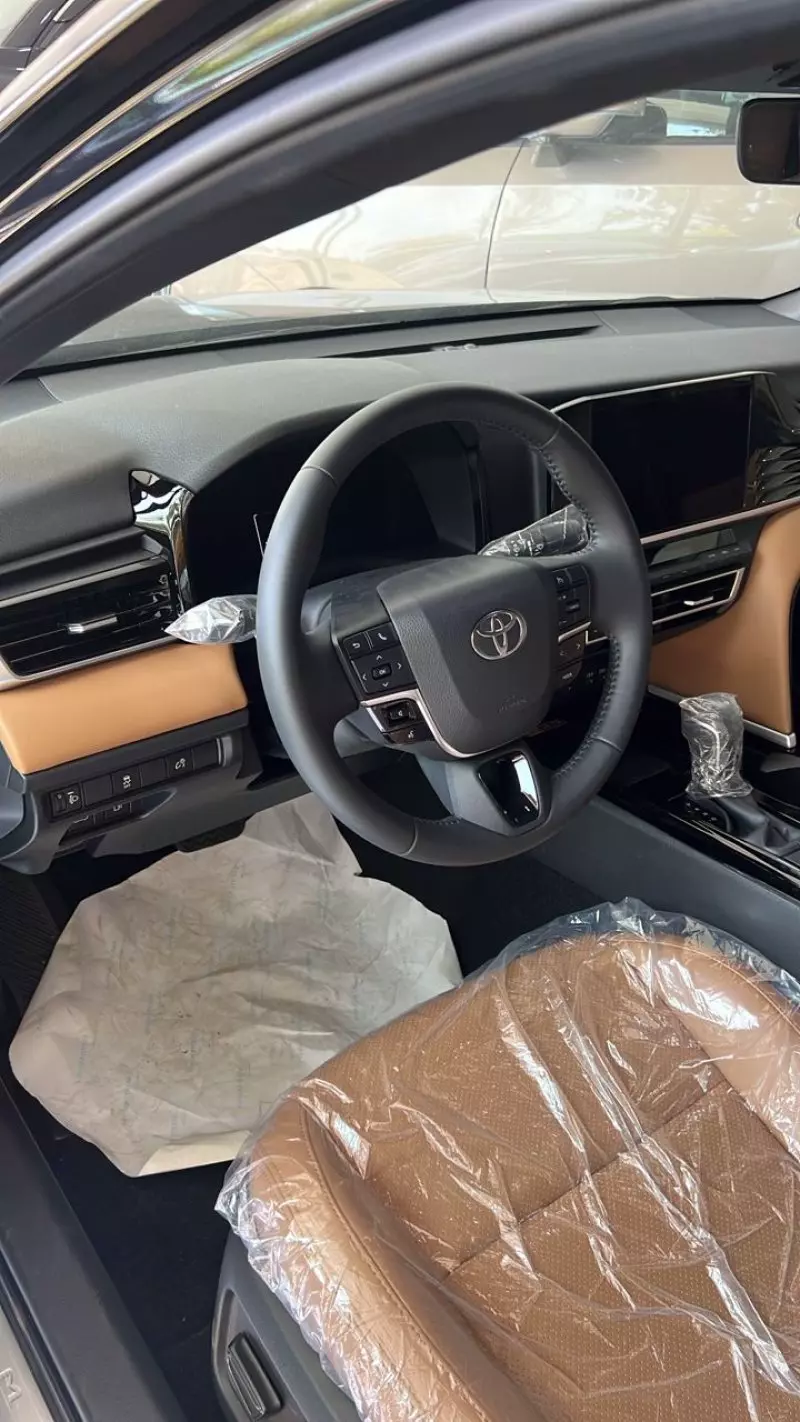 Toyota Camry   - 2025