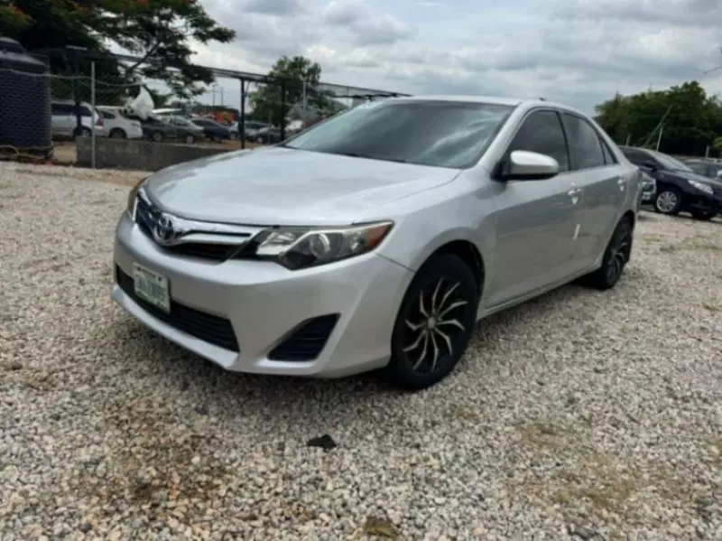 Toyota camry   - 2013